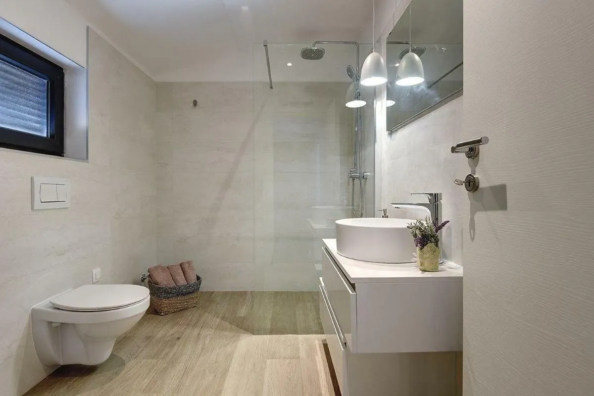 Villa Lobe Pula 0*,  Croatia
